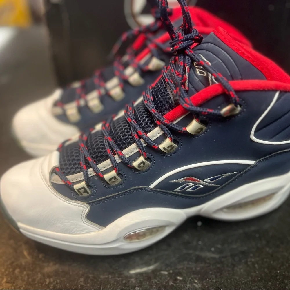Sz 10 iverson Reebok Men's Navy, White, and Red Sneakers good condition